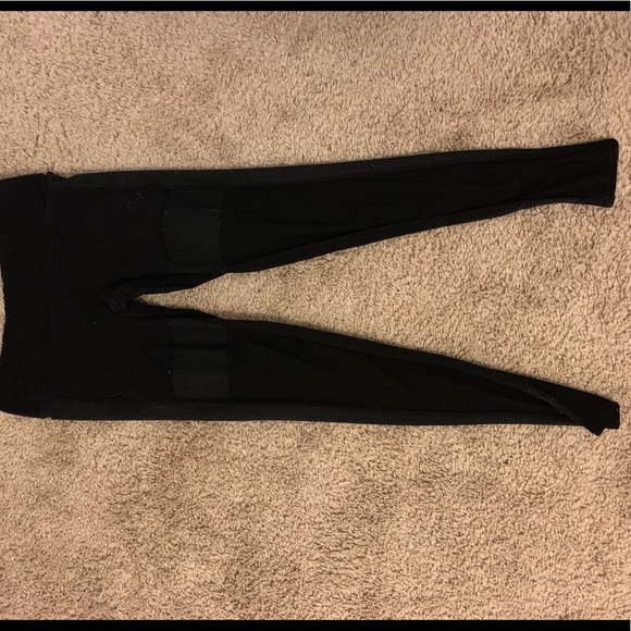 ALO Leggings - Picture 1 of 2